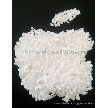 Floco branco de cloreto de cálcio CaCl2